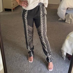 BCBGMAXAZRIA- gray patterned float pants